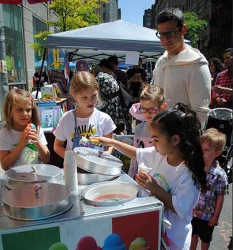 kidpreneur-india-jolie-selling-itallain-ice-childrens-museum-of-the-arts-kids-fair