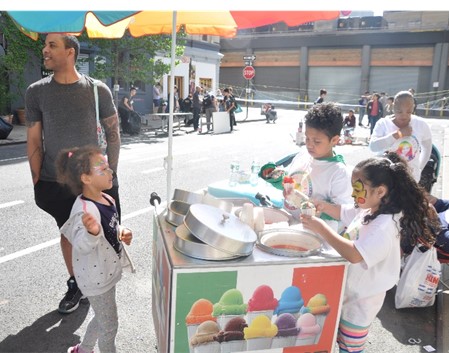 2-kids-selling-italian-ices-kidpreneur-india-jolie-with-brother-at-childrens-museum-of-the-arts-block-party
